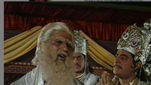 Mahabharat actors Mukesh Khanna and Gajendra Chauhan continue their battle of words.