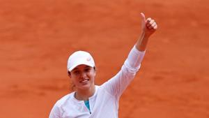 Tennis - French Open - Roland Garros, Paris, France - October 8, 2020 Poland's Iga Swiatek celebrates after winning her semi final match against Argentina's Nadia Podoroska REUTERS/Christian Hartmann(REUTERS) Tennis - French Open - Roland Garros, Paris, France - October 8, 2020 Poland's Iga Swiatek celebrates after winning her semi final match against Argentina's Nadia Podoroska REUTERS/Christian Hartmann(REUTERS)