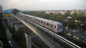 Services on Sundays will also be extended from October 18. Instead of 58 trains, there would be 64 trains on Sundays from 10:10 am to 9:30 pm. Each train carries around 400 passengers.(Samir Jana/HT Photo) Services on Sundays will also be extended from October 18. Instead of 58 trains, there would be 64 trains on Sundays from 10:10 am to 9:30 pm. Each train carries around 400 passengers.(Samir Jana/HT Photo)