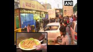 The image shows people waiting in line to get biryani from Anand Dum Biryani.(ANI) The image shows people waiting in line to get biryani from Anand Dum Biryani.(ANI)