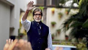 Amitabh Bachchan waves to his fans at his residence in Mumbai.(PTI) Amitabh Bachchan waves to his fans at his residence in Mumbai.(PTI)