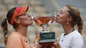 Hungary's Timea Babos,left, and France's Kristina Mladenovic hold the trophy after winning the women's doubles final match of the French Open tennis tournament against Chile's Alexa Guarachi and Desirae Krawczyk of the U.S. at the Roland Garros stadium in Paris, France, Sunday, Oct. 11, 2020.(AP) Hungary's Timea Babos,left, and France's Kristina Mladenovic hold the trophy after winning the women's doubles final match of the French Open tennis tournament against Chile's Alexa Guarachi and Desirae Krawczyk of the U.S. at the Roland Garros stadium in Paris, France, Sunday, Oct. 11, 2020.(AP)