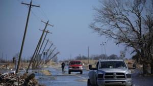 Residents drive through floodwaters after Hurricane Delta made landfall in Creole, Louisiana, US(Bloomberg photo) Residents drive through floodwaters after Hurricane Delta made landfall in Creole, Louisiana, US(Bloomberg photo)