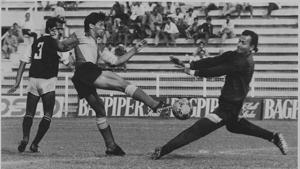 04 November 1993 - Mohammedan SC goalkeeper Nasir Ahmed rushes out to foil East Bengal striker Carlton Chapman in the Durand Cup quarter-final league match in New Delhi looking on is defender Asish Palchowdhury - HT Photo. 04 November 1993 - Mohammedan SC goalkeeper Nasir Ahmed rushes out to foil East Bengal striker Carlton Chapman in the Durand Cup quarter-final league match in New Delhi looking on is defender Asish Palchowdhury - HT Photo.