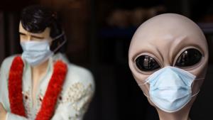 A mannequin wearing a face mask is pictured at a shop, following the outbreak of the coronavirus disease in Nottingham, Britain.(Reuters) A mannequin wearing a face mask is pictured at a shop, following the outbreak of the coronavirus disease in Nottingham, Britain.(Reuters)