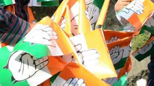 File photo: Congress party workers preparing party symbol flags.(Deepak Sansta / Hindustan Times) File photo: Congress party workers preparing party symbol flags.(Deepak Sansta / Hindustan Times)