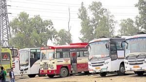 The UP government had issued separate notifications for the two routes in September, which led to discontent among UPSRTC employees’ unions.(HT file) The UP government had issued separate notifications for the two routes in September, which led to discontent among UPSRTC employees’ unions.(HT file)