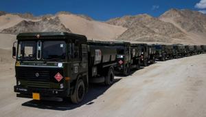 Military tankers carrying fuel move towards forward areas in the Ladakh region.(REUTERS) Military tankers carrying fuel move towards forward areas in the Ladakh region.(REUTERS)