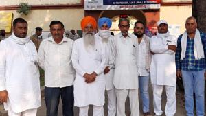BKU state president Gurnam Singh Chaduni visited the police station to meet Ambala SP Rajesh Kalia on the matter.(HT photo) BKU state president Gurnam Singh Chaduni visited the police station to meet Ambala SP Rajesh Kalia on the matter.(HT photo)