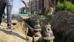 Based on recent reported rates of household groundwater use for rural and urban areas, they estimate that about 18–30 million people in India are currently at risk of high exposure to arsenic through their drinking water supply.(HT Photo) Based on recent reported rates of household groundwater use for rural and urban areas, they estimate that about 18–30 million people in India are currently at risk of high exposure to arsenic through their drinking water supply.(HT Photo)