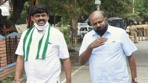 JD(S) candidate for Rajarajeshwari Nagar constituency V Krishnamurthy (left) along with former chief minister H D Kumaraswamy arrives to file nomination papers for bypolls, in Bengaluru on Wednesday.(PTI Photo)
