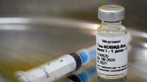 A vial of the 'Gam-COVID-Vac', also known as 'Sputnik V', COVID-19 vaccine, developed by the Gamaleya National Research Center for Epidemiology and Microbiology and the Russian Direct Investment Fund (RDIF), sits alongside a syringe in a kidney dish, ready for administration during a post-registration phase trial at the City Clinic #46 in Moscow, Russia.(Bloomberg) A vial of the 'Gam-COVID-Vac', also known as 'Sputnik V', COVID-19 vaccine, developed by the Gamaleya National Research Center for Epidemiology and Microbiology and the Russian Direct Investment Fund (RDIF), sits alongside a syringe in a kidney dish, ready for administration during a post-registration phase trial at the City Clinic #46 in Moscow, Russia.(Bloomberg)