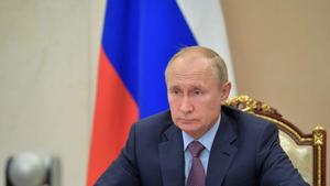 Russian President Vladimir Putin chairs a meeting with members of the government.(via REUTERS) Russian President Vladimir Putin chairs a meeting with members of the government.(via REUTERS)
