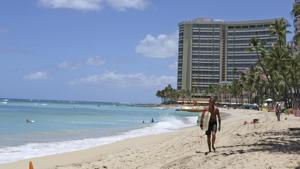A new pre-travel testing program will allow visitors who test negative for Covid-19 to come to Hawaii and avoid the two weeks of mandatory quarantine — a measure that’s been in place for all arriving passengers for most of the year.(AP photo) A new pre-travel testing program will allow visitors who test negative for Covid-19 to come to Hawaii and avoid the two weeks of mandatory quarantine — a measure that’s been in place for all arriving passengers for most of the year.(AP photo)