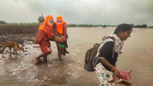 NDRF personnel carry out rescue operations to move locals to a safer place following heavy rain, in Kolegaon in Maharashtra.(PTI) NDRF personnel carry out rescue operations to move locals to a safer place following heavy rain, in Kolegaon in Maharashtra.(PTI)