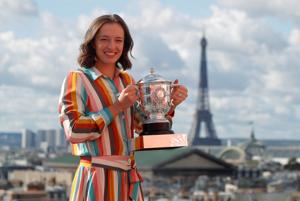 FILE PHOTO: Tennis - French Open - Galeries Lafayette Rooftop, Paris, France - October 11, 2020 Poland's Iga Swiatek poses with the trophy after winning the French Open yesterday REUTERS/Charles Platiau/File photo(REUTERS) FILE PHOTO: Tennis - French Open - Galeries Lafayette Rooftop, Paris, France - October 11, 2020 Poland's Iga Swiatek poses with the trophy after winning the French Open yesterday REUTERS/Charles Platiau/File photo(REUTERS)