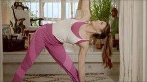 Jacqueline Fernandez nails Trikonasana effortlessly in latest fitness picture(Instagram/jacquelinef143) Jacqueline Fernandez nails Trikonasana effortlessly in latest fitness picture(Instagram/jacquelinef143)
