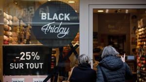 Retail sales jumped 1.9% last month as consumers bought motor vehicles and clothing, dined out and splashed out on hobbies. That followed an unrevised 0.6% increase in August.(AFP) Retail sales jumped 1.9% last month as consumers bought motor vehicles and clothing, dined out and splashed out on hobbies. That followed an unrevised 0.6% increase in August.(AFP)