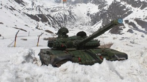 The presence of high attitude passes en-route to north and south banks of Pangong Tso on Ladakh rules out any withdrawal of Indian armoured units from the contested points.(File photo) The presence of high attitude passes en-route to north and south banks of Pangong Tso on Ladakh rules out any withdrawal of Indian armoured units from the contested points.(File photo)