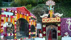 Vaishno Devi shrine is decked up for the Navratri festival.(HT Photo) Vaishno Devi shrine is decked up for the Navratri festival.(HT Photo)