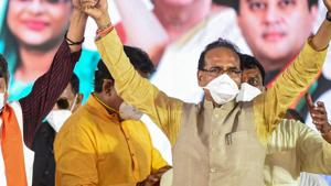Madhya Pradesh CM Shivraj Singh Chouhan with BJP leaders Kailash Vijayvargiya and Jyotiraditya Scindia during foundation stone laying ceremony of a micro irrigation project in Sanwer, Indore.(PTI) Madhya Pradesh CM Shivraj Singh Chouhan with BJP leaders Kailash Vijayvargiya and Jyotiraditya Scindia during foundation stone laying ceremony of a micro irrigation project in Sanwer, Indore.(PTI)
