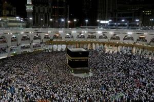 Muslim pilgrims circle the Kaaba and pray at the Grand Mosque at the end of their Haj pilgrimage in the holy city of Mecca, Saudi Arabia, on August 13, 2019.(REUTERS) Muslim pilgrims circle the Kaaba and pray at the Grand Mosque at the end of their Haj pilgrimage in the holy city of Mecca, Saudi Arabia, on August 13, 2019.(REUTERS)