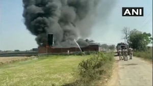 Fire fighters are trying to control the fire at a chemical factory in Meerut’s Kharbanda area.(ANI Photo) Fire fighters are trying to control the fire at a chemical factory in Meerut’s Kharbanda area.(ANI Photo)