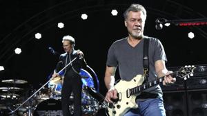 David Lee Roth, left, and Eddie Van Halen of Van Halen perform on August 13, 2015, in Wantagh, N.Y.(Associated Press) David Lee Roth, left, and Eddie Van Halen of Van Halen perform on August 13, 2015, in Wantagh, N.Y.(Associated Press)