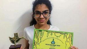 Shreya with her trophy and certificate.(HT) Shreya with her trophy and certificate.(HT)