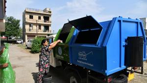 MC, which currently has 100 vehicles, will receive 200 more vehicles this month, but still would not be able to cover all the wards for collecting segregated solid waste.(HT FILE PHOTO)