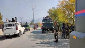 Security personnel stand guard in Pulwama.(ANI File Photo) Security personnel stand guard in Pulwama.(ANI File Photo)
