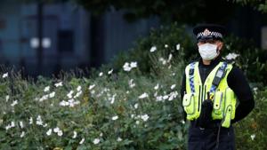 A police officer wearing a protective mask looks on, amid the outbreak of the coronavirus disease, in Manchester, Britain.(REUTERS) A police officer wearing a protective mask looks on, amid the outbreak of the coronavirus disease, in Manchester, Britain.(REUTERS)