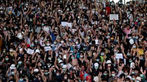 Protesters march towards the Government House during an anti-government protest as they march in Bangkok.(Reuters Photo) Protesters march towards the Government House during an anti-government protest as they march in Bangkok.(Reuters Photo)