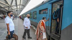The all-India union of the railway staff has called for a two-hour strike on October 22 if their bonus is not announced by October 21.(PTI) The all-India union of the railway staff has called for a two-hour strike on October 22 if their bonus is not announced by October 21.(PTI)