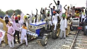 Farmers protesting on tractors along railway line during the ongoing 'Rail Roko' or 'Stop the Trains' protest against the new agriculture laws, at Devi Dass Pura in Amritsar.(HT photo) Farmers protesting on tractors along railway line during the ongoing 'Rail Roko' or 'Stop the Trains' protest against the new agriculture laws, at Devi Dass Pura in Amritsar.(HT photo)