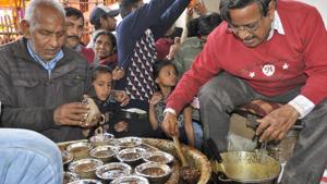 The food and safety department would train prasad vendors and handlers and carry out routine inspection of temple kitchens.(HT Photo) The food and safety department would train prasad vendors and handlers and carry out routine inspection of temple kitchens.(HT Photo)
