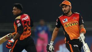 IPL 2020: Manish Pandey and Vijay Shankar run between the wickets.(SRH/Twitter) IPL 2020: Manish Pandey and Vijay Shankar run between the wickets.(SRH/Twitter)