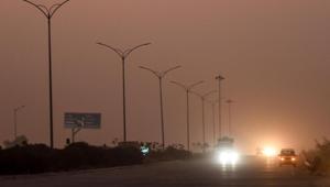Commuters drive under smog conditions in Sonepat on Friday.(AFP) Commuters drive under smog conditions in Sonepat on Friday.(AFP)