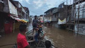 People are seen rowing in flooded areas in Maharashtra’s Pandharpur in this file photo. The Maharashtra government on Friday announced a relief package of Rs 10,000 crore for the rain-affected parts of the state.(HT Photo) People are seen rowing in flooded areas in Maharashtra’s Pandharpur in this file photo. The Maharashtra government on Friday announced a relief package of Rs 10,000 crore for the rain-affected parts of the state.(HT Photo)