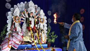New Delhi, Oct 24 (ANI): Hindu priest performs aarti to goddess Durga during the ongoing Durga Puja festival, at Kali Mandir Monto Road in New Delhi on Saturday. (Representational)(ANI) New Delhi, Oct 24 (ANI): Hindu priest performs aarti to goddess Durga during the ongoing Durga Puja festival, at Kali Mandir Monto Road in New Delhi on Saturday. (Representational)(ANI)