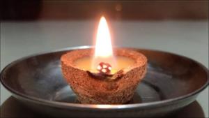 As Diwali approaches, Gaushala in Mohali makes lamps out of cow dung(Twitter/alishakataria12) As Diwali approaches, Gaushala in Mohali makes lamps out of cow dung(Twitter/alishakataria12)