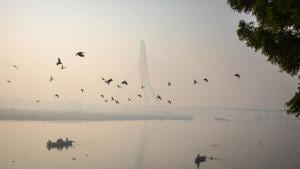 In Mundka, the average AQI on Saturday was 425, while in Alipur, the levels were measured at around 413 throughout the day.(Amal KS/HT PHOTO) In Mundka, the average AQI on Saturday was 425, while in Alipur, the levels were measured at around 413 throughout the day.(Amal KS/HT PHOTO)