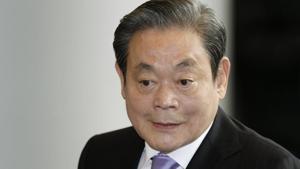 Lee Kun-hee’s hunched posture, due to a traffic accident, soft voice, round eyes and often bemused expression were atypical for such a powerful character(REUTERS) Lee Kun-hee’s hunched posture, due to a traffic accident, soft voice, round eyes and often bemused expression were atypical for such a powerful character(REUTERS)