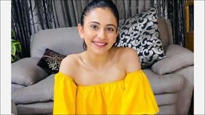 Rakul Preet Singh shows an alternative to leg extension machine(Instagram/rakulpreet) Rakul Preet Singh shows an alternative to leg extension machine(Instagram/rakulpreet)