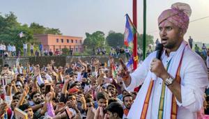 Lok Janshakti Party (LJP) President Chirag Paswan addresses a rally ahead of Bihar assembly polls in Buxar district.(PTI photo) Lok Janshakti Party (LJP) President Chirag Paswan addresses a rally ahead of Bihar assembly polls in Buxar district.(PTI photo)