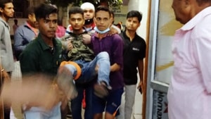 One of the injured persons being rough into a hospital in Munger.(HT PHOTO) One of the injured persons being rough into a hospital in Munger.(HT PHOTO)