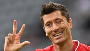 Soccer Football - Bundesliga - Bayern Munich v Eintracht Frankfurt - Allianz Arena, Munich, Germany - October 24, 2020 Bayern Munich's Robert Lewandowski celebrates scoring their third goal to complete his hat-trick Pool via REUTERS/Christof Stache DFL regulations prohibit any use of photographs as image sequences and/or quasi-video. TPX IMAGES OF THE DAY(Pool via REUTERS) Soccer Football - Bundesliga - Bayern Munich v Eintracht Frankfurt - Allianz Arena, Munich, Germany - October 24, 2020 Bayern Munich's Robert Lewandowski celebrates scoring their third goal to complete his hat-trick Pool via REUTERS/Christof Stache DFL regulations prohibit any use of photographs as image sequences and/or quasi-video. TPX IMAGES OF THE DAY(Pool via REUTERS)