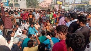 Family members of a college student, who was allegedly shot dead outside her college, block the Ballabhgarh-Sohna road during a protest demanding justice for her.(PTI Photo) Family members of a college student, who was allegedly shot dead outside her college, block the Ballabhgarh-Sohna road during a protest demanding justice for her.(PTI Photo)