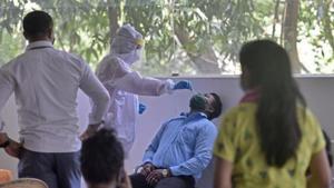 Healthcare workers during a Covid-19 screening and swab test of Film city staffs at Goregaon (E) in Mumba.(Satyabrata Tripathy/HT Photo) Healthcare workers during a Covid-19 screening and swab test of Film city staffs at Goregaon (E) in Mumba.(Satyabrata Tripathy/HT Photo)