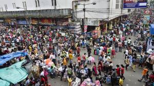 People throng a market for shopping ahead of Durga Puja festival, in Kolkata, earlier in October.(File photo) People throng a market for shopping ahead of Durga Puja festival, in Kolkata, earlier in October.(File photo)
